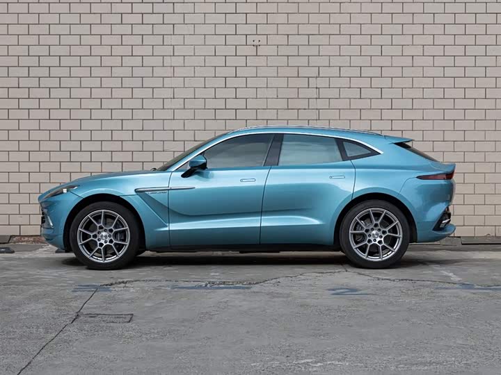 Aston Martin DBX, 2022 — фото 7 из 9