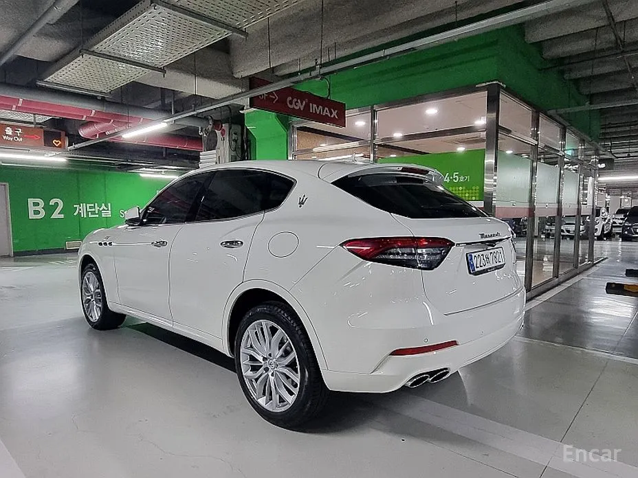 Maserati Levante, 2022 — фото 3 из 12