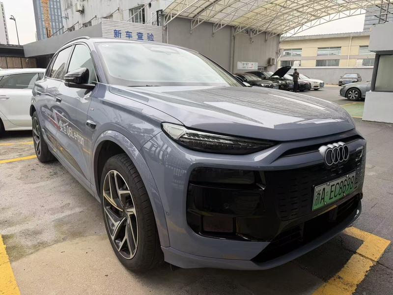 Audi Q6L e-tron, 2025 — фото 3 из 11