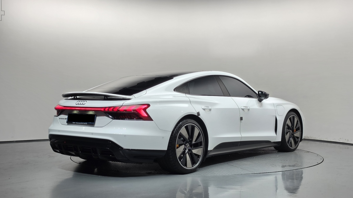 Audi e-tron GT, 2022 — фото 2 из 12
