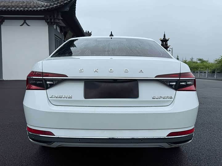 Skoda Superb, 2023 — фото 5 из 9