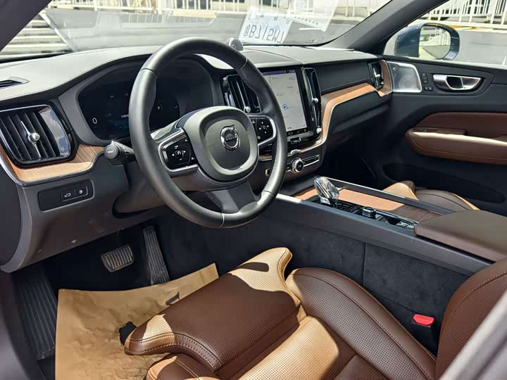 Volvo XC60 Hybrid, 2024 — фото 6 из 9