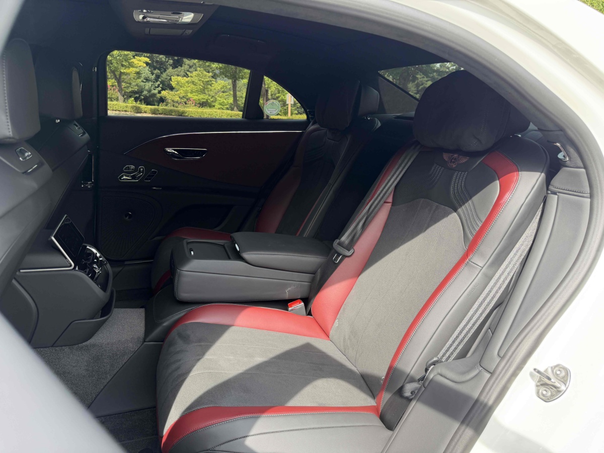 Bentley Flying Spur, 2023 — фото 10 из 12