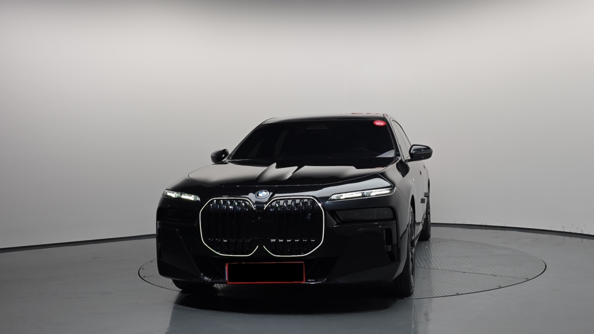 BMW i7, 2023 — фото 3 из 12