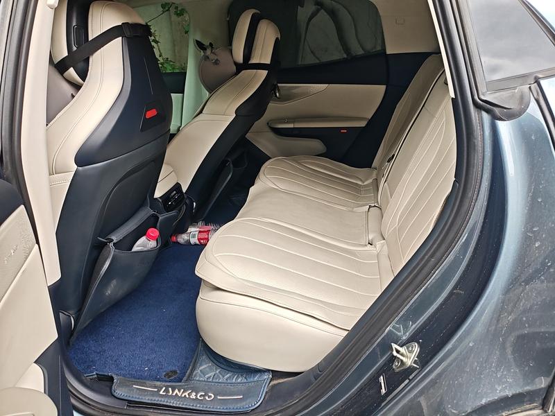 Lynk & Co 07 EM-P Hybrid, 2024 — фото 12 из 12