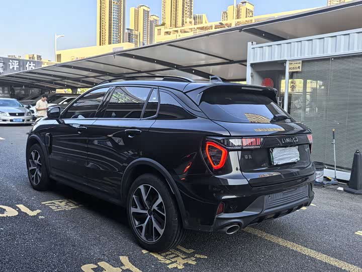 Lynk & Co 01 EM-P Hybrid, 2021 — фото 6 из 9