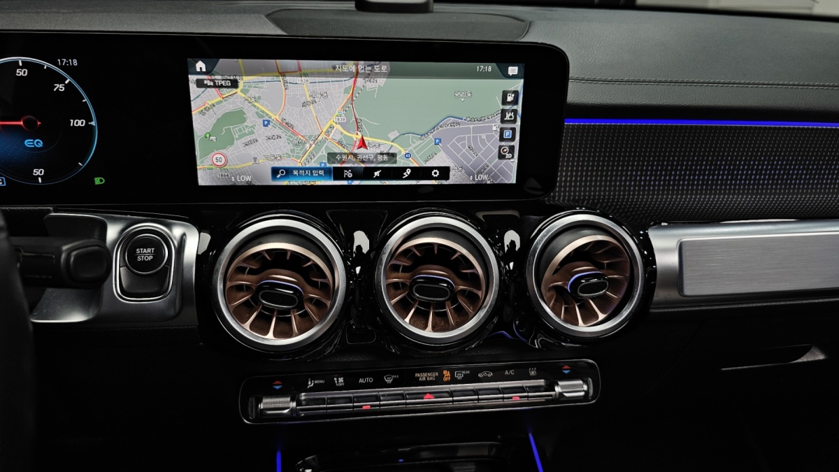 Mercedes-Benz EQB, 2023 — фото 12 из 12