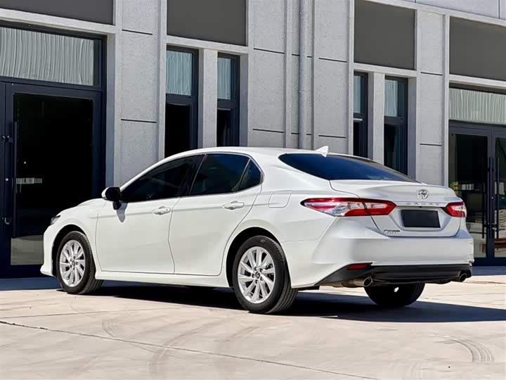 Toyota Camry, 2022 — фото 7 из 12