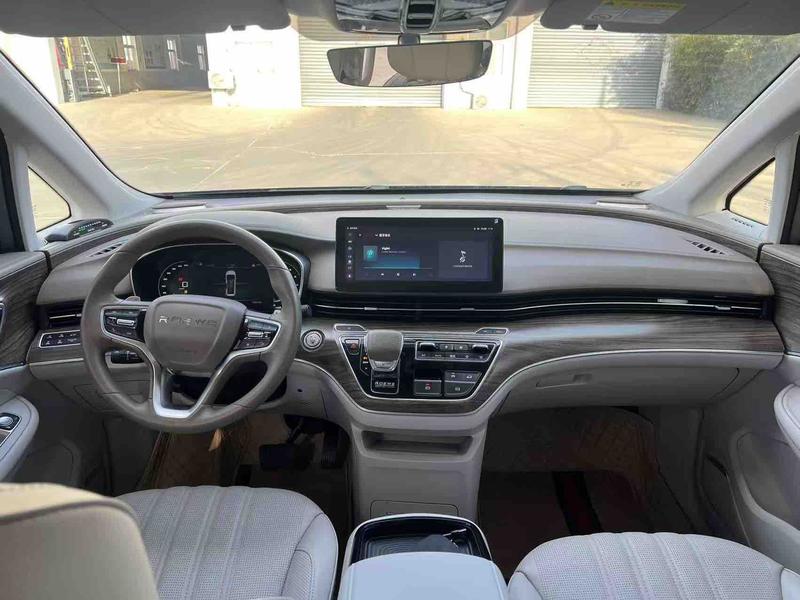 Roewe iMax 8, 2024 — фото 7 из 10