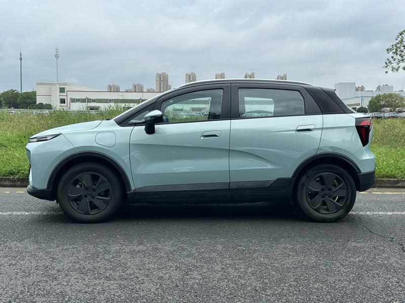 Geely Geometry E Firefly, 2022 — фото 4 из 12