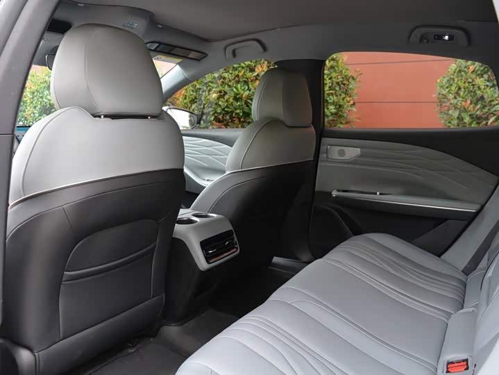 Geely Galaxy E8, 2024 — фото 8 из 9