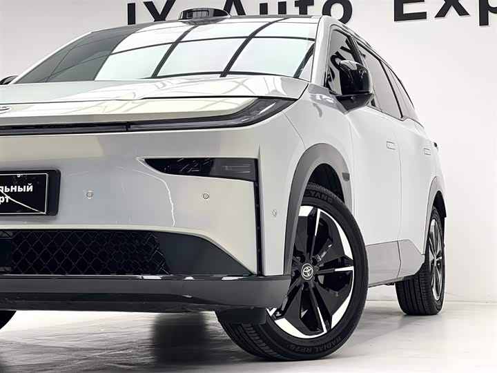 Toyota bZ3X, 2024 — фото 7 из 9