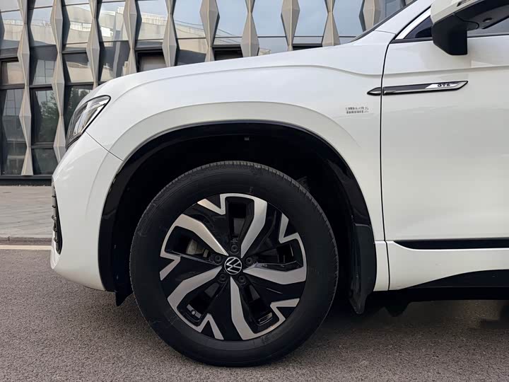 Volkswagen Tayron GTE Hybrid, 2023 — фото 3 из 9