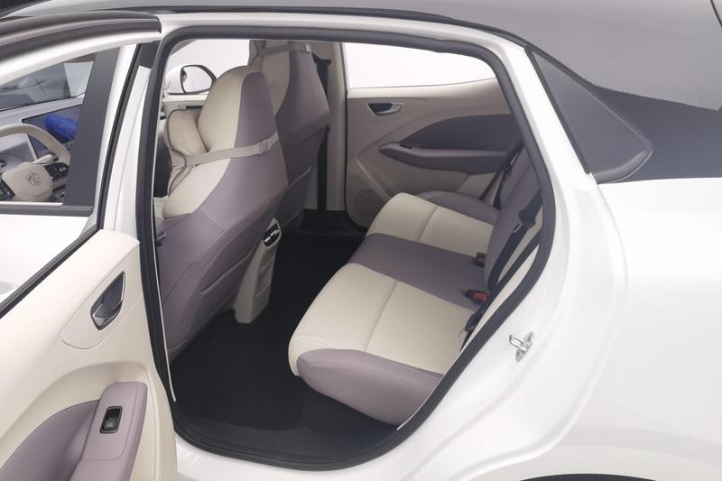 MG Motor 4 EV, 2025 — фото 10 из 12
