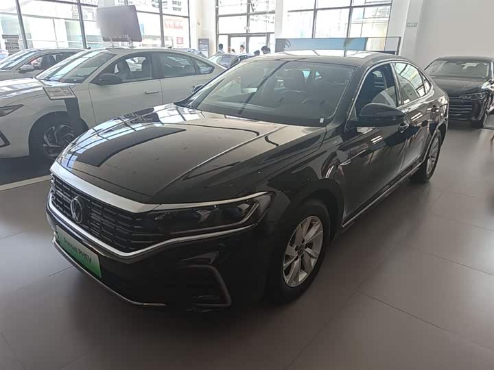 Volkswagen Passat Hybrid, 2026 — фото 2 из 9