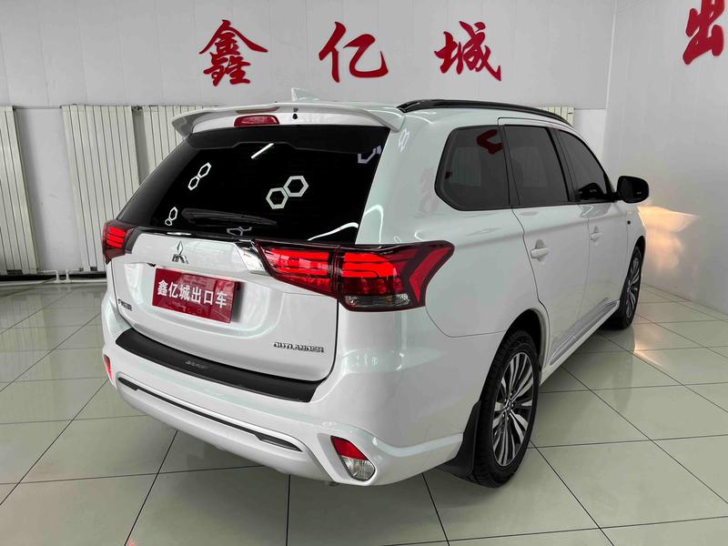 Mitsubishi Outlander, 2022 — фото 6 из 12