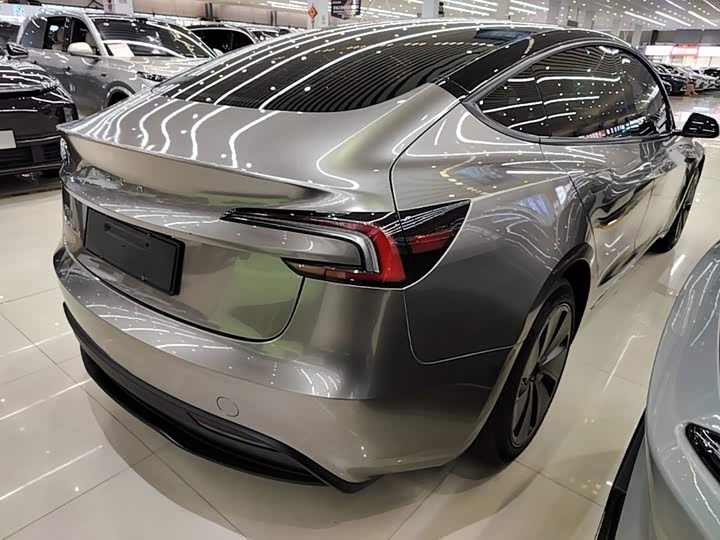 Tesla Model 3, 2023 — фото 7 из 9