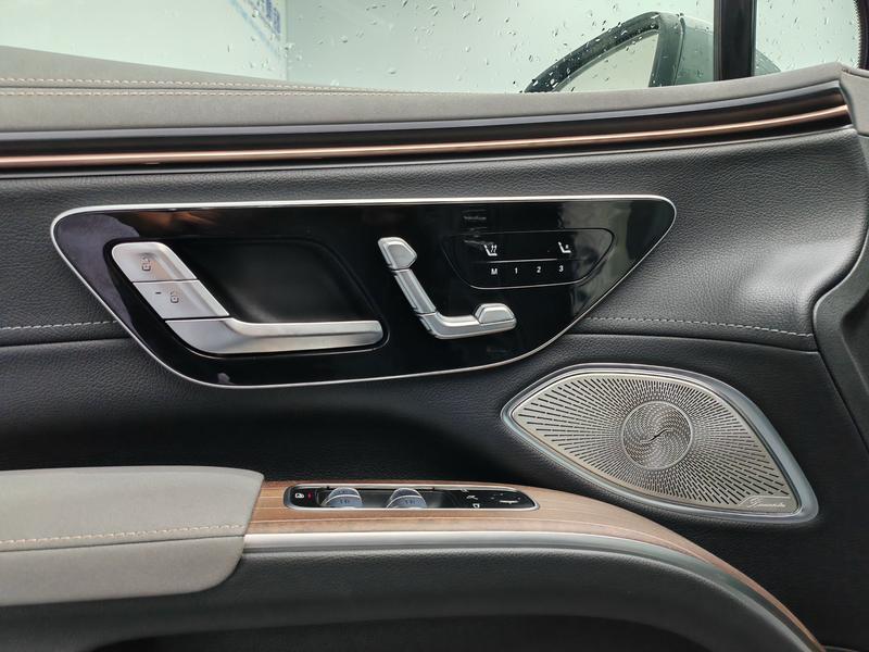 Mercedes-Benz EQS SUV, 2025 — фото 12 из 12