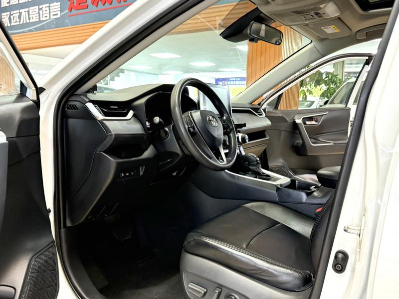 Toyota RAV4, 2021 — фото 12 из 12