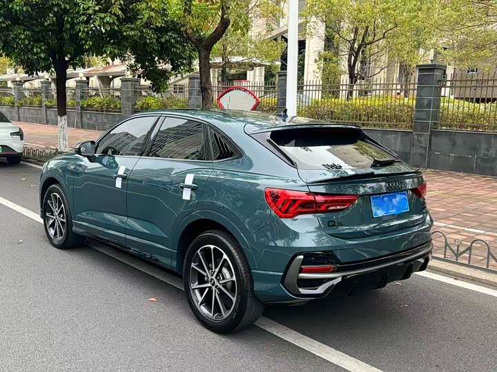 Audi Q3 Sportback, 2023 — фото 3 из 9