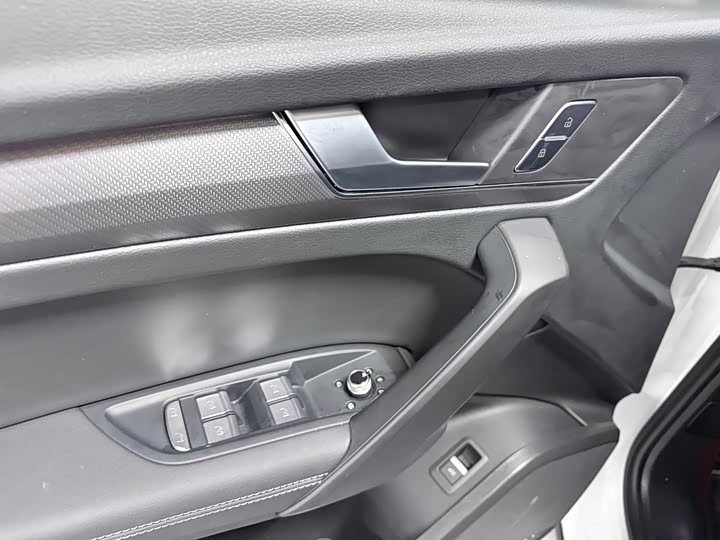 Audi Q5L, 2023 — фото 9 из 9