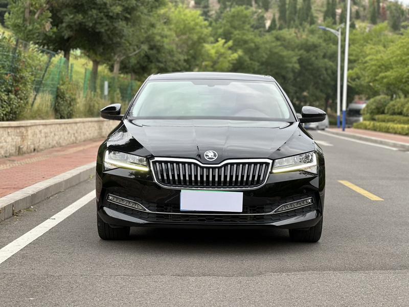 Skoda Superb, 2023 — фото 2 из 12