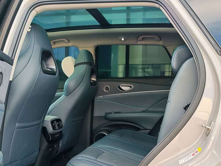 BYD Sea Lion 07 DM-i Hybrid, 2025 — фото 7 из 9