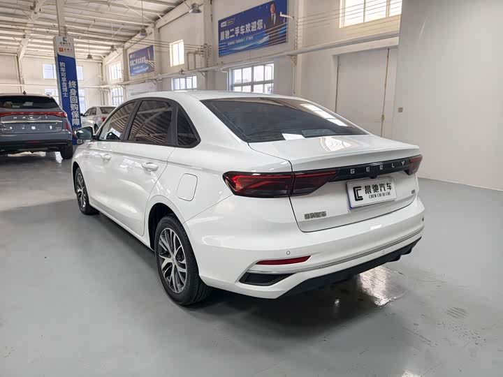 Geely Emgrand, 2025 — фото 6 из 9