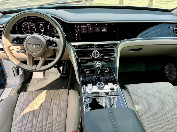 Bentley Flying Spur, 2022 — фото 6 из 9