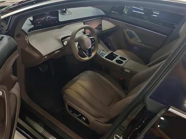 Luxeed R7, 2025 — фото 9 из 9