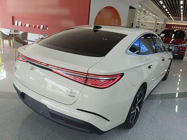 BYD Seal 07 DM-i Hybrid, 2025 — фото 7 из 9