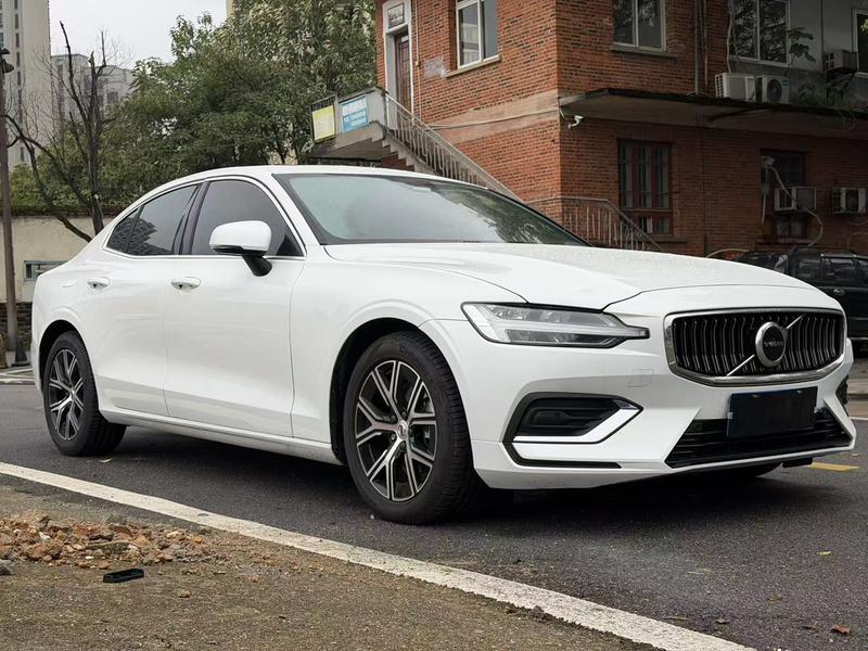 Volvo S60, 2025 — фото 3 из 10