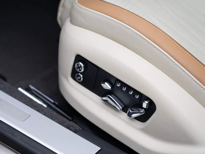 Bentley Flying Spur Hybrid, 2023 — фото 9 из 9