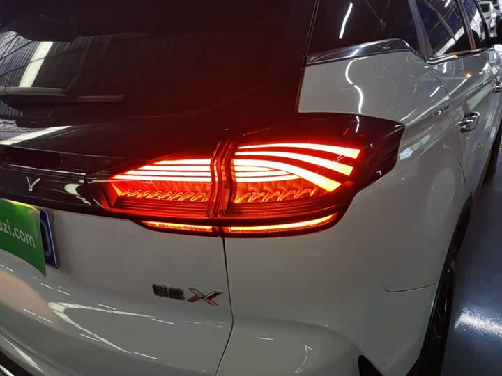 Geely Atlas, 2022 — фото 8 из 9