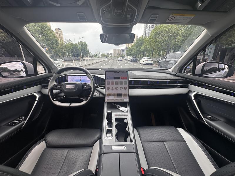 Geely Atlas L, 2024 — фото 8 из 12