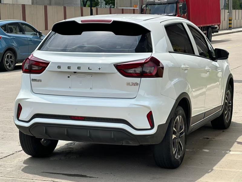 Geely Geometry EX3, 2022 — фото 6 из 8