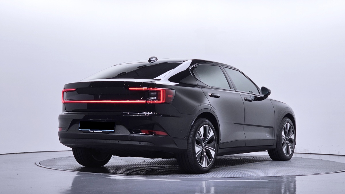 Polestar 2, 2023 — фото 2 из 12