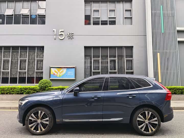 Volvo XC60 Hybrid, 2022 — фото 4 из 9