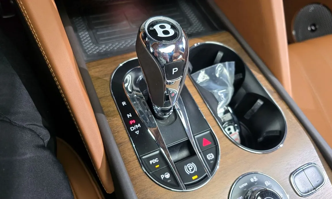 Bentley Bentayga, 2023 — фото 9 из 12