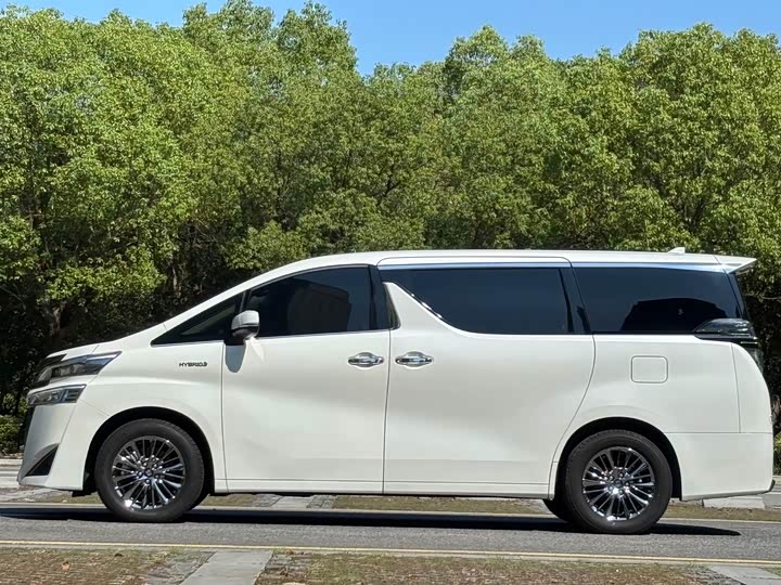 Toyota Vellfire, 2023 — фото 6 из 12