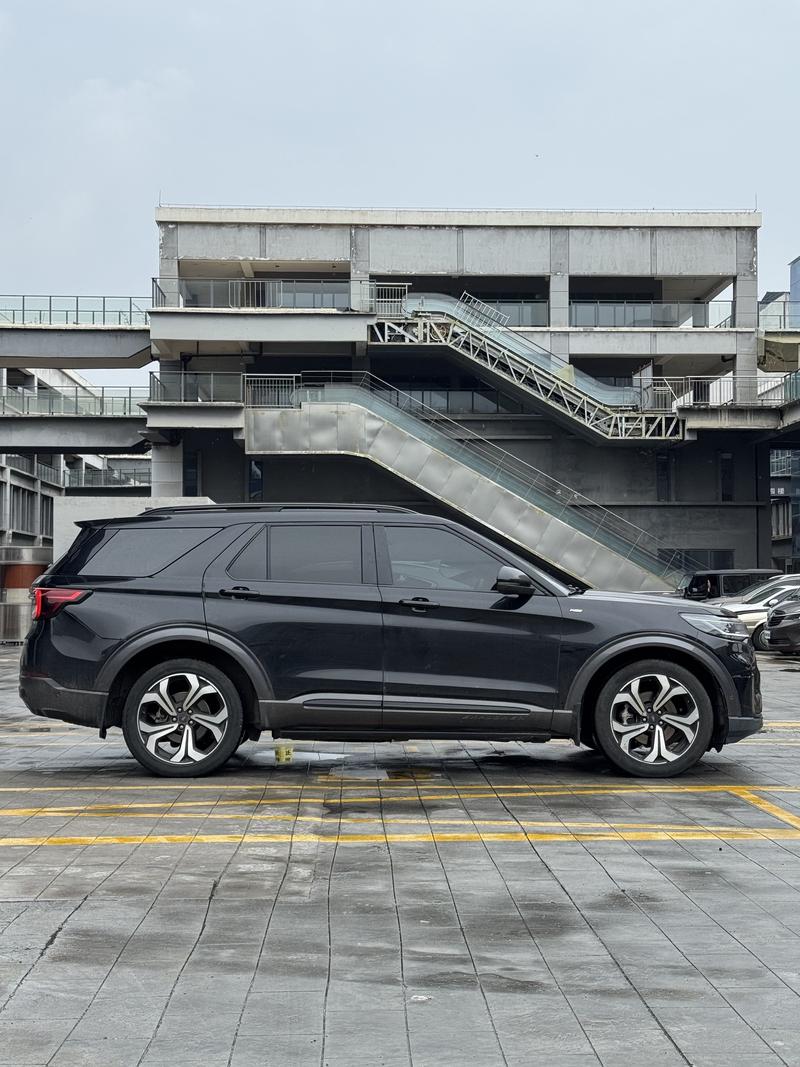 Ford Explorer, 2024 — фото 7 из 12