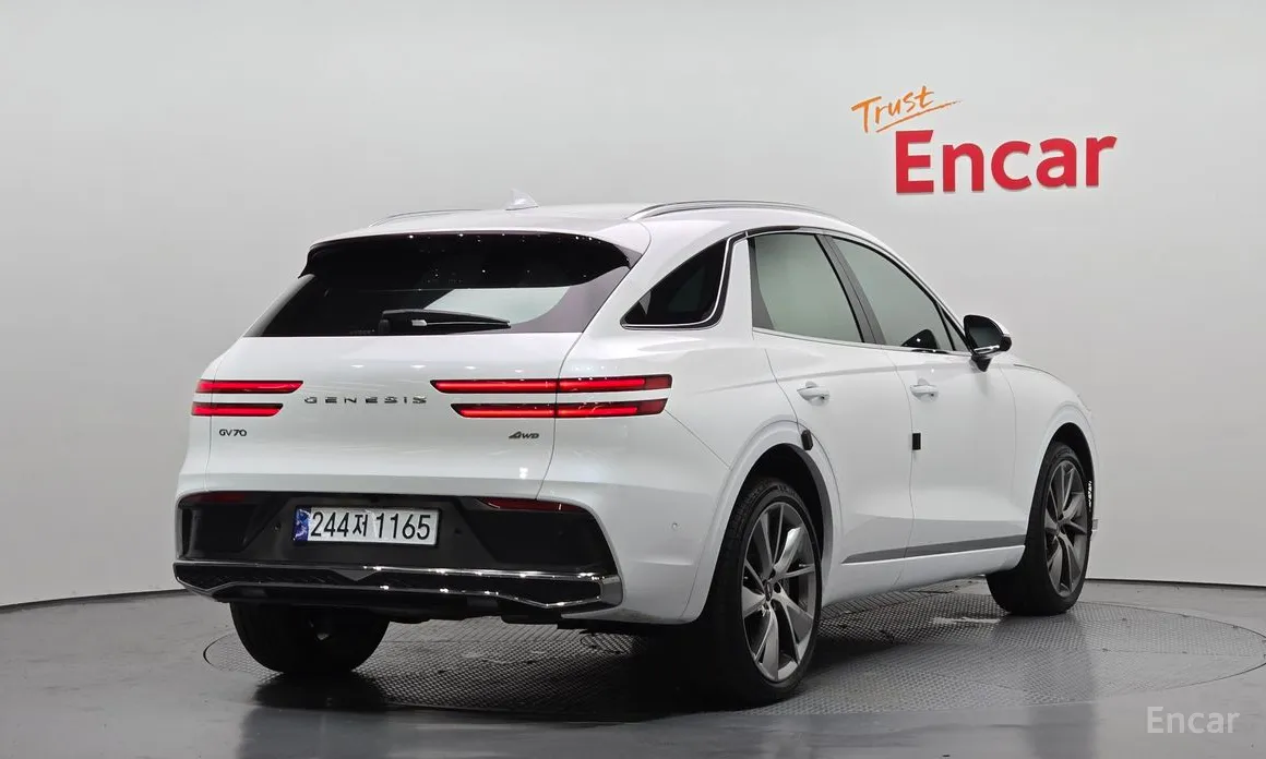 Genesis GV70, 2024 — фото 2 из 12