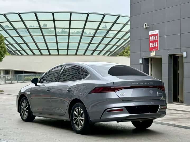 BYD Qin Plus, 2023 — фото 7 из 9