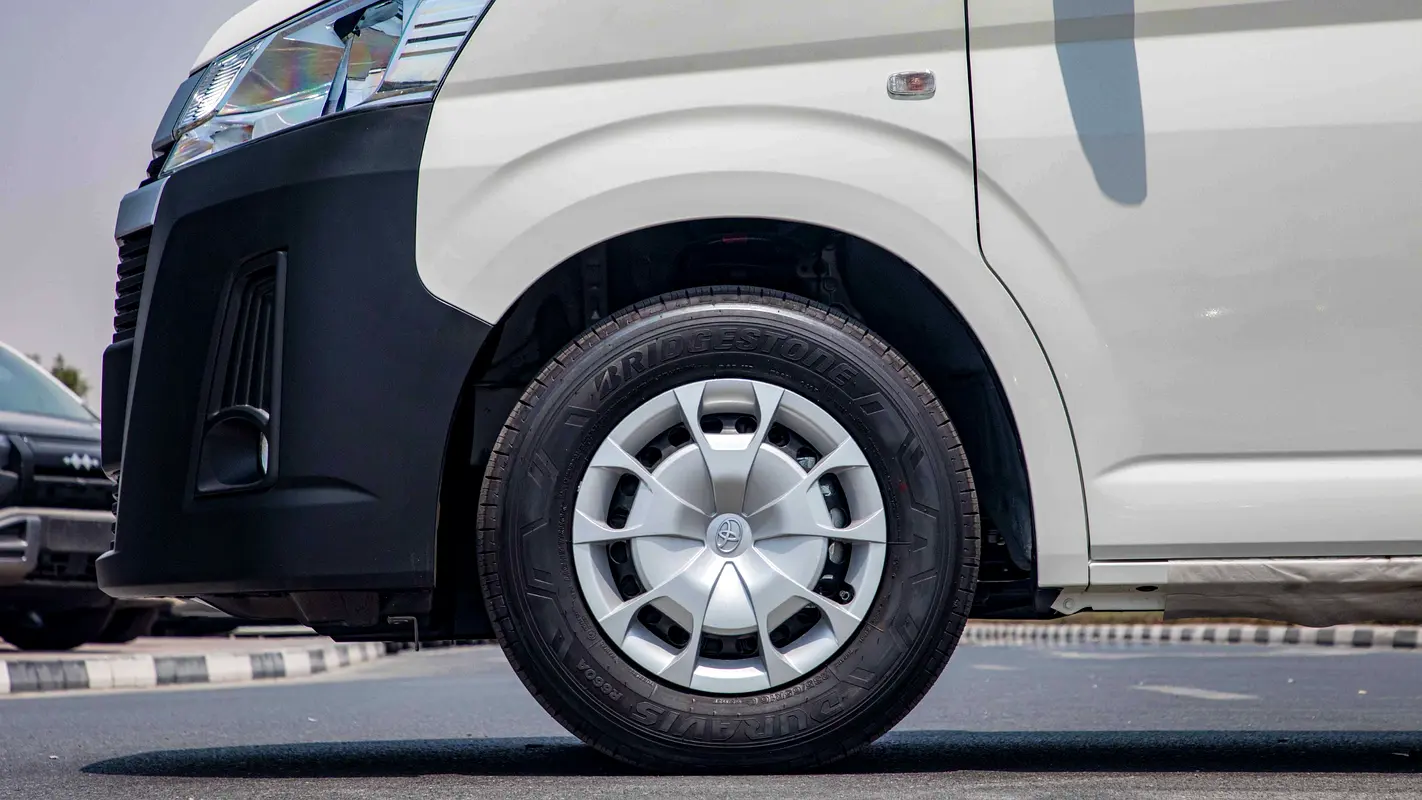 Toyota Hiace, 2026 — фото 7 из 10