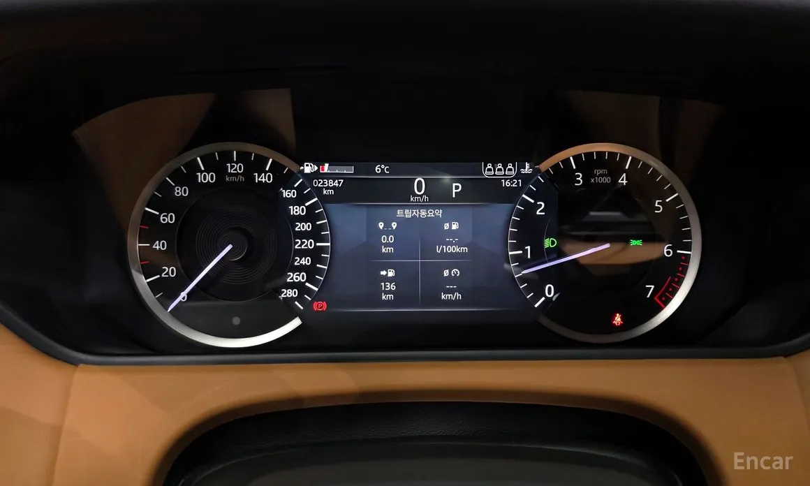 Land Rover Range Rover Velar, 2023 — фото 8 из 12