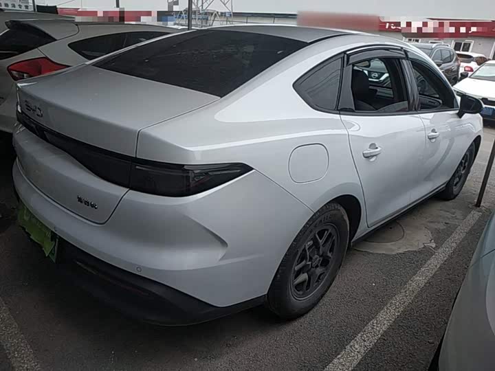 BYD Seal 05 DM-i Hybrid, 2025 — фото 7 из 9