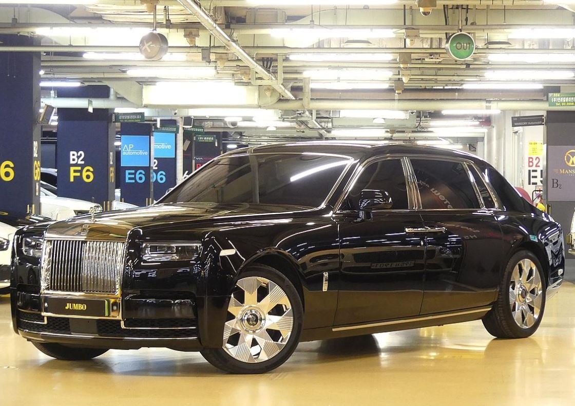 Rolls-Royce Phantom, 2024 — фото 2 из 12