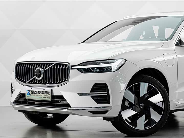 Volvo XC60 Hybrid, 2024 — фото 3 из 9