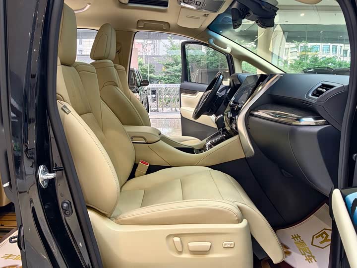 Toyota Alphard, 2022 — фото 8 из 9