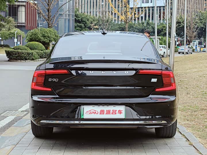 Volvo S90 Hybrid, 2023 — фото 4 из 9
